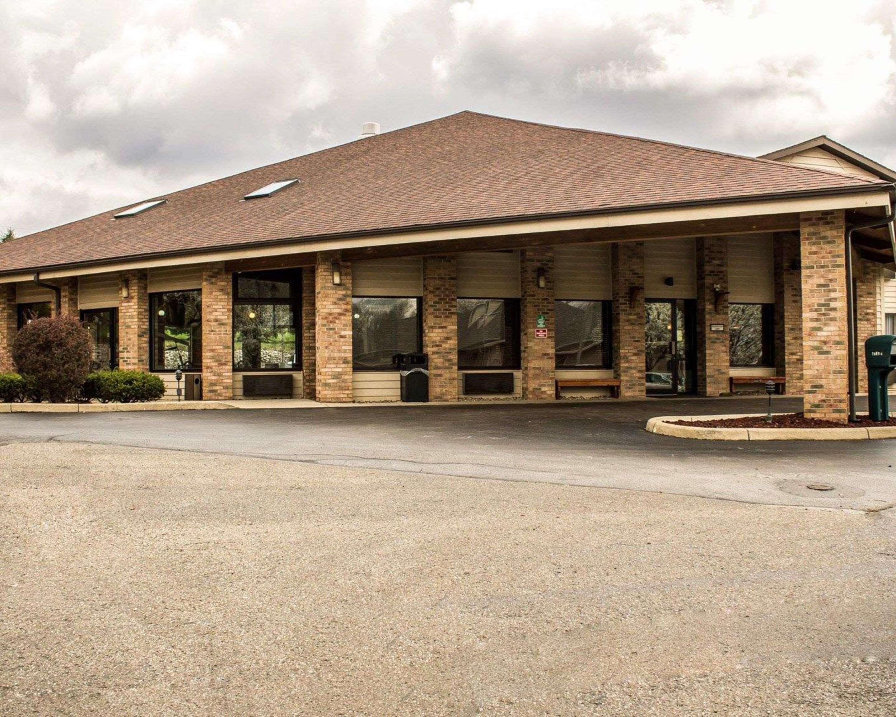 Quality Inn East Liverpool Exterior foto