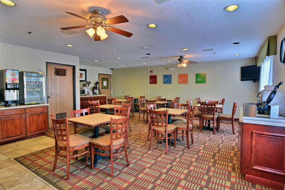 Quality Inn East Liverpool Exterior foto
